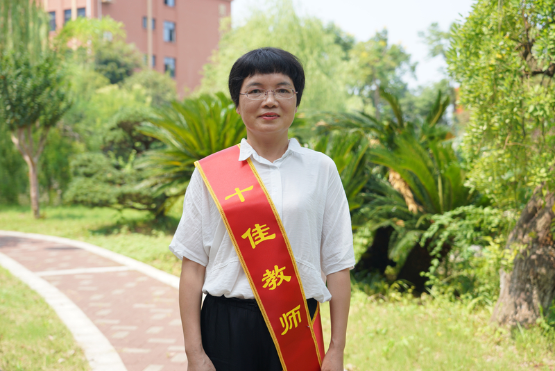邓翠芬.jpg