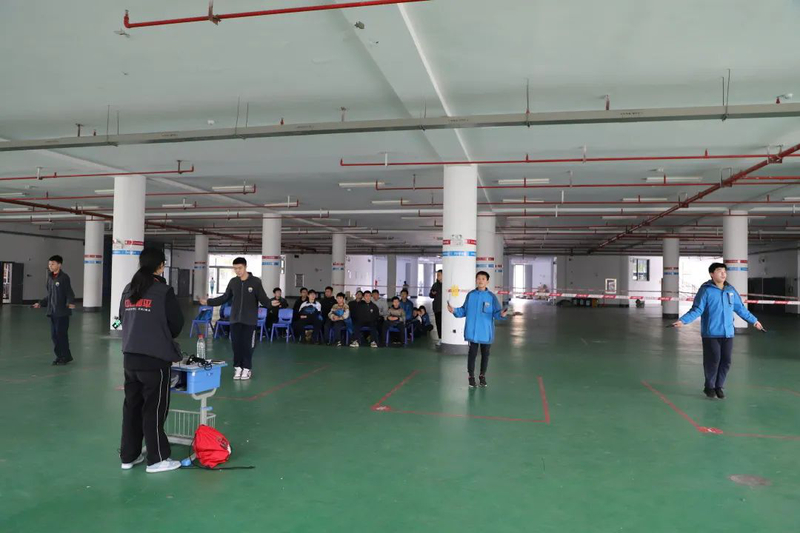 80611640ad90200d1b820d3d29dc344a.jpg